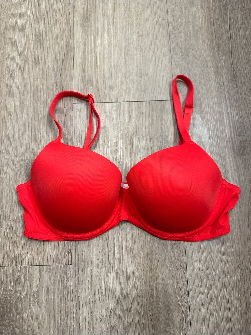 PINK Victoria's Secret Red Smooth Molded T-Shirt Bra